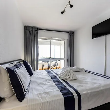 Pera & Pool - Silhueta Citadina *