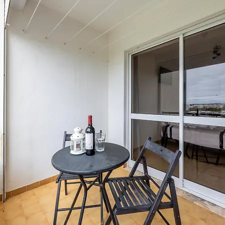 Apartment Pera & Pool - Silhueta Citadina