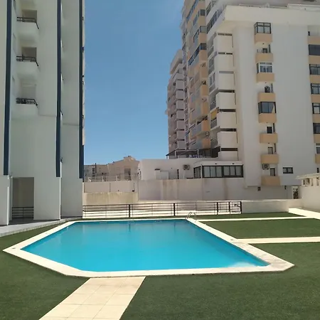 Pera & Pool - Silhueta Citadina Armação de Pêra