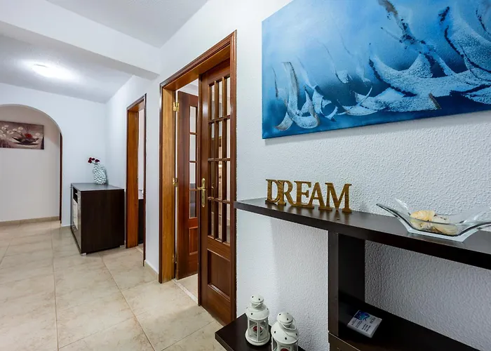 Apartment Pera & Pool - Silhueta Citadina