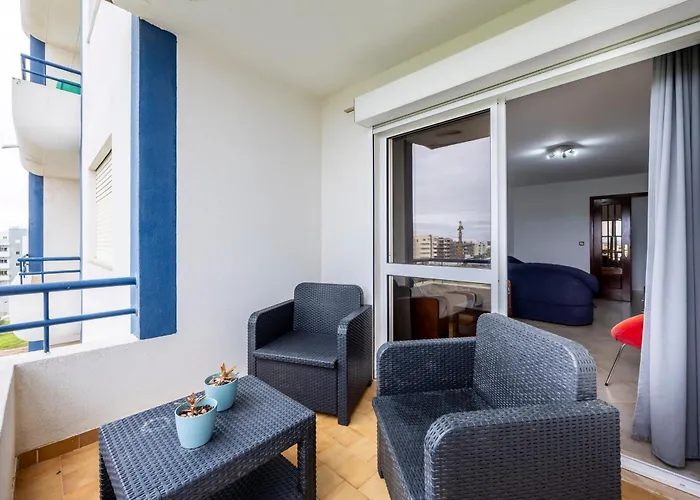 Pera & Pool - Silhueta Citadina Armação de Pêra