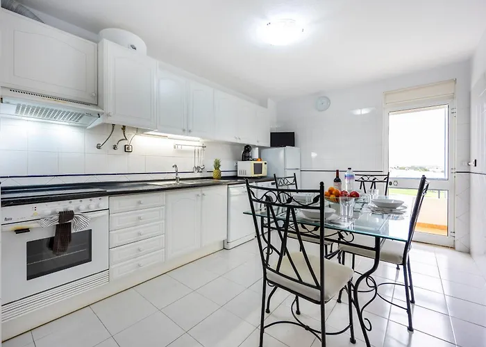 Apartment Pera & Pool - Silhueta Citadina