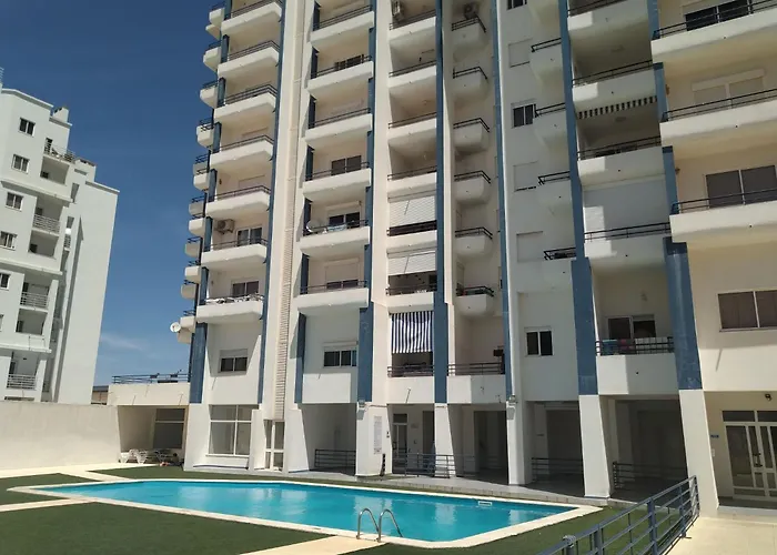 Apartment Pera & Pool - Silhueta Citadina
