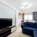 Pera & Pool - Silhueta Citadina * Armacao de Pera