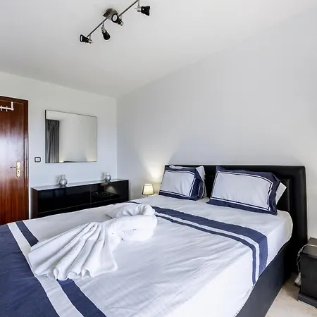 Pera & Pool - Silhueta Citadina * Armação de Pêra