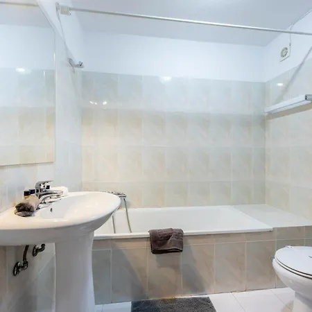 Pera & Pool - Silhueta Citadina