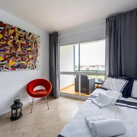 Pera & Pool - Silhueta Citadina Armação de Pêra