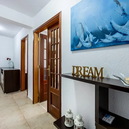 Apartament Pera & Pool - Silhueta Citadina