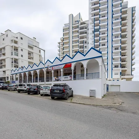 Pera & Pool - Silhueta Citadina