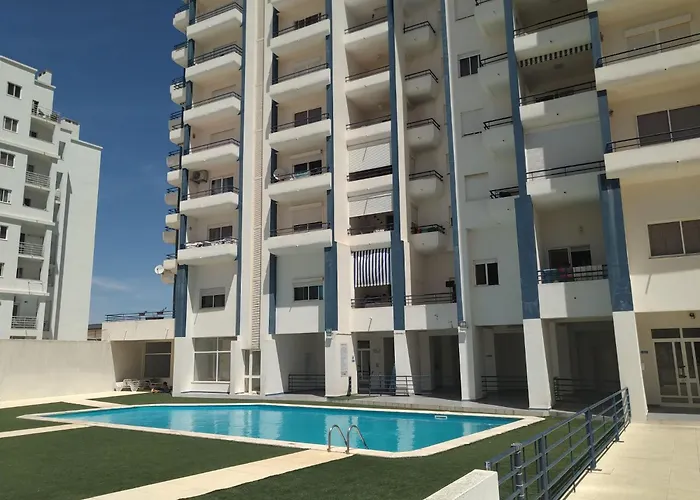 Pera & Pool - Silhueta Citadina Armação de Pêra