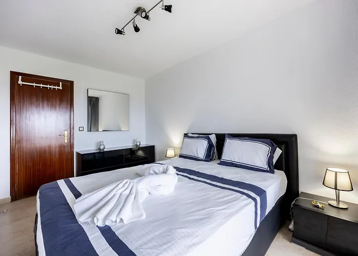 Pera & Pool - Silhueta Citadina * Armação de Pêra