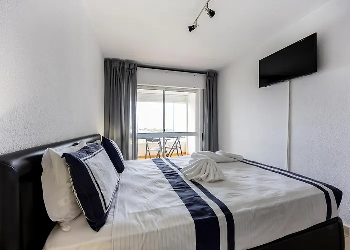 Pera & Pool - Silhueta Citadina *