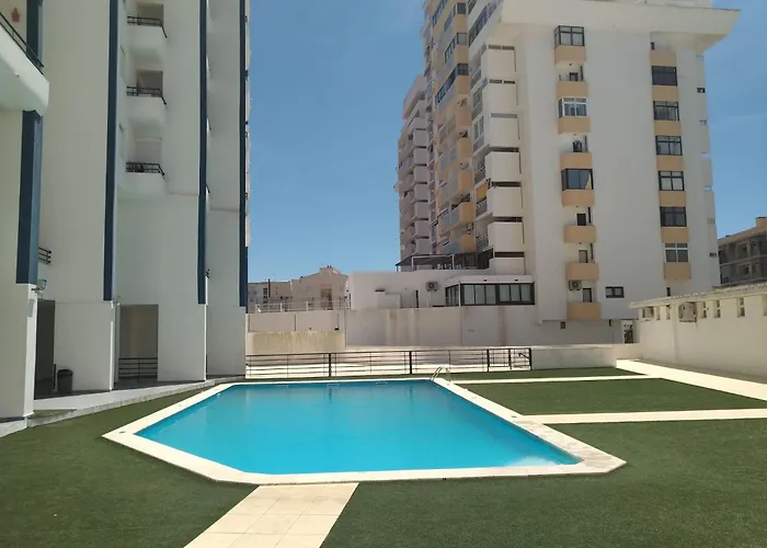 Pera & Pool - Silhueta Citadina Armação de Pêra