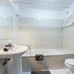Pera & Pool - Silhueta Citadina