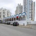 Pera & Pool - Silhueta Citadina